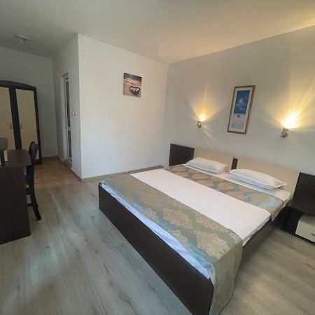 Family Hotel Aqua Ravda ภายนอก รูปภาพ