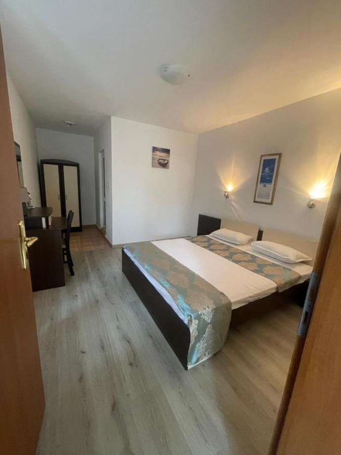 Family Hotel Aqua Ravda ภายนอก รูปภาพ